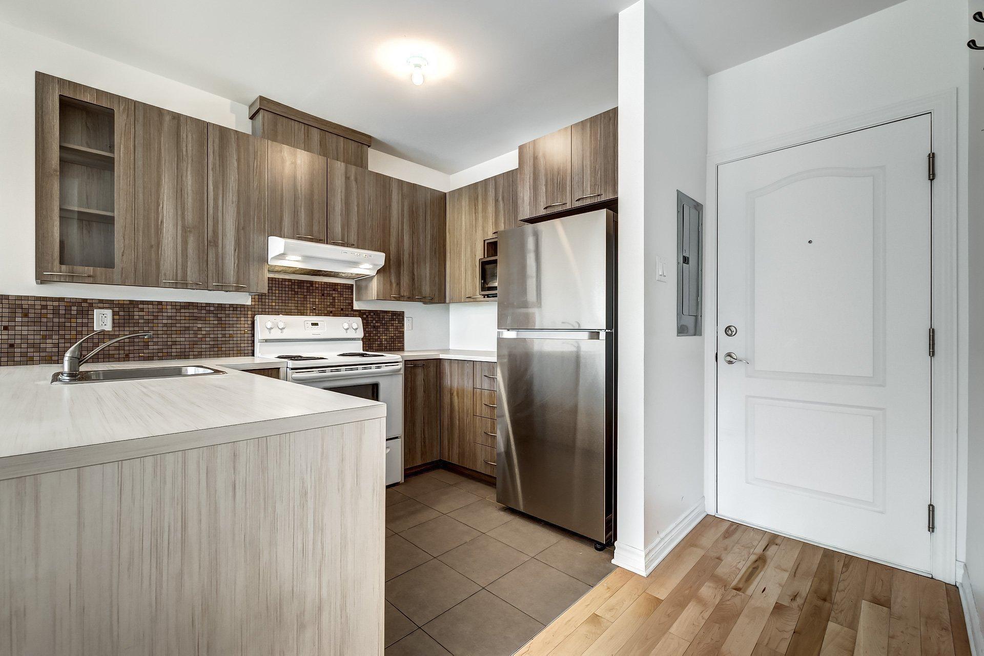 









5435


Rue St-Denis

, 306,
Montréal (Le Plateau-Mont-Royal),




QC
H2J4B7

