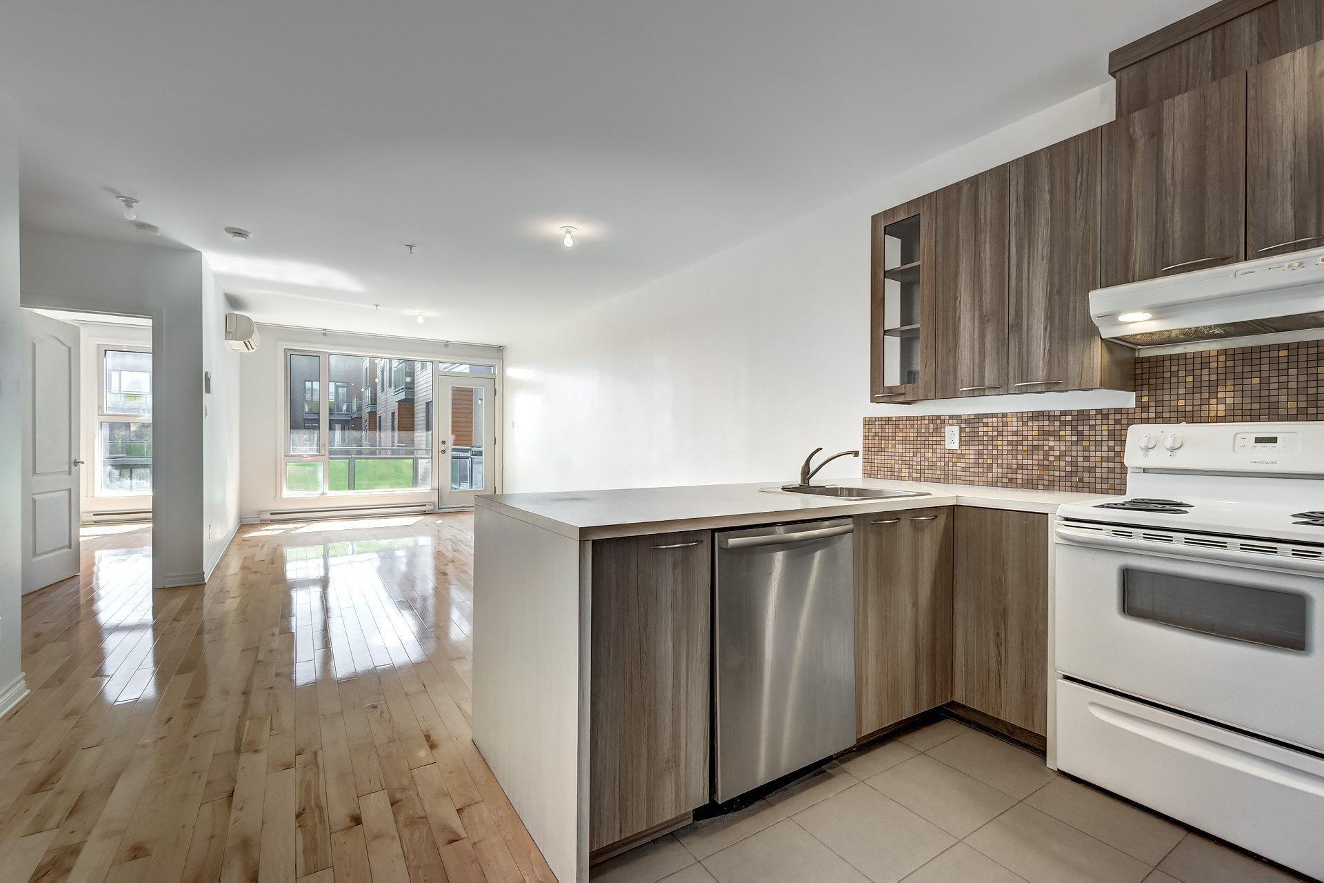 









5435


Rue St-Denis

, 306,
Montréal (Le Plateau-Mont-Royal),




QC
H2J4B7

