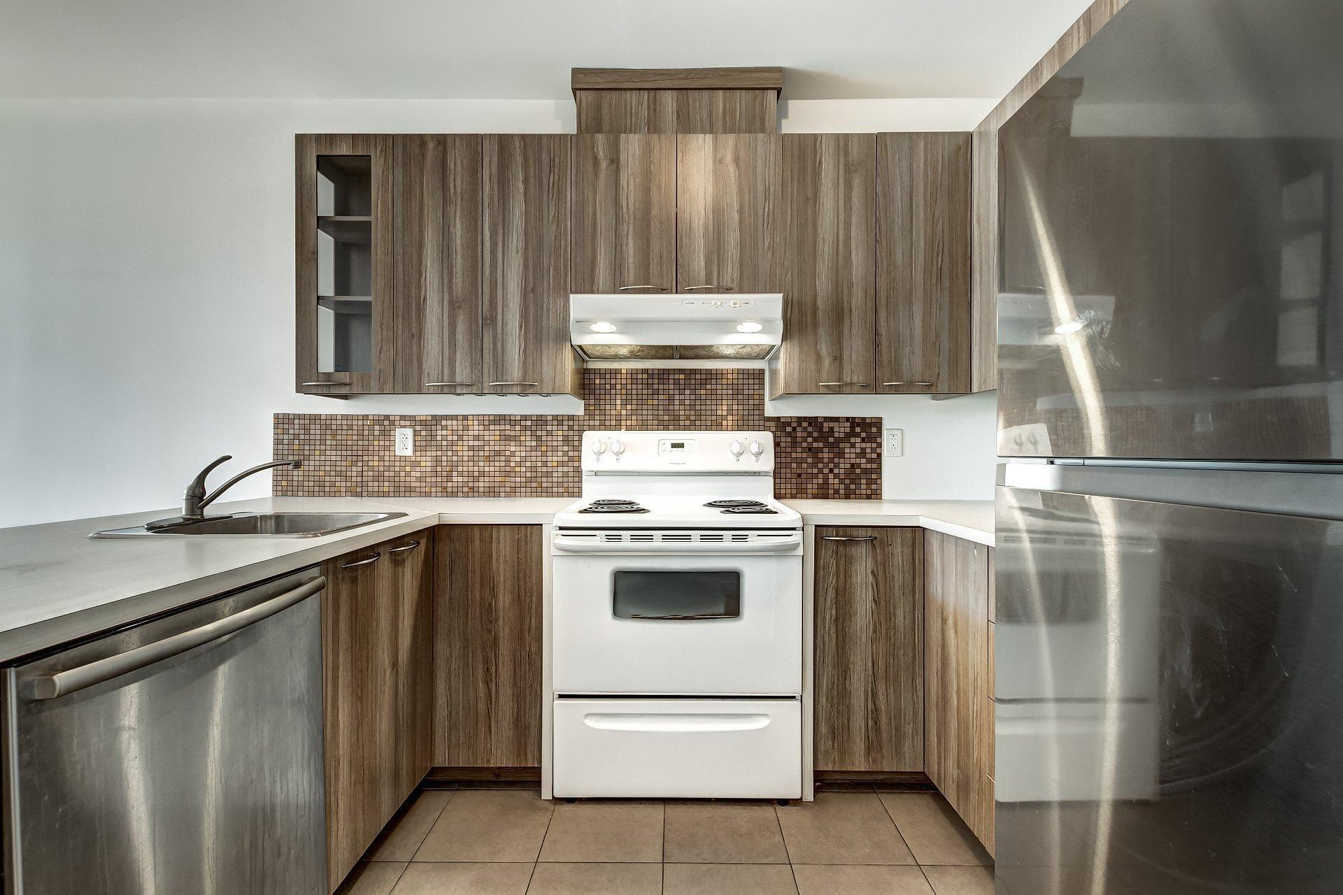 









5435


Rue St-Denis

, 306,
Montréal (Le Plateau-Mont-Royal),




QC
H2J4B7

