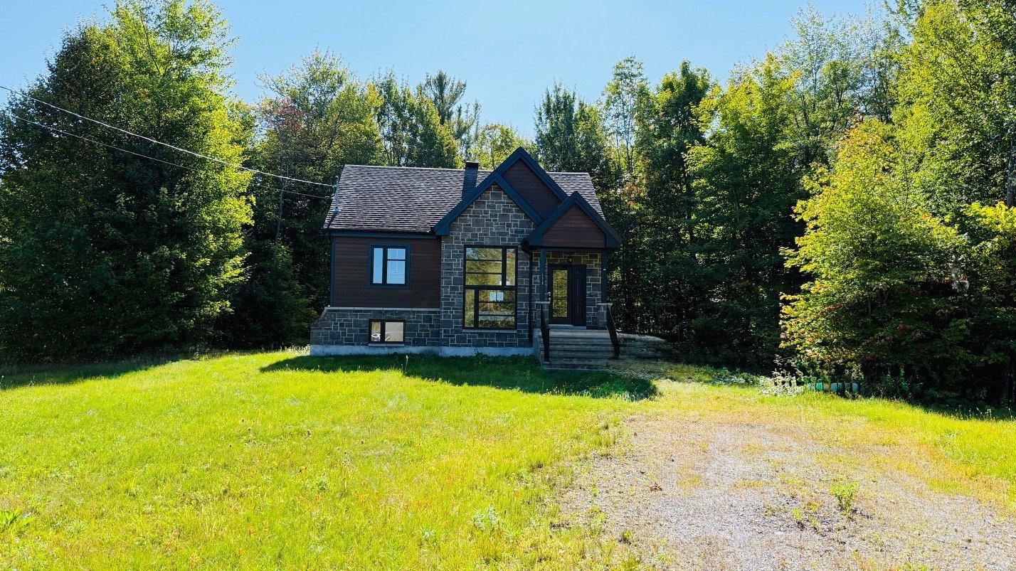 









178


Rue des Tournesols

,
Saint-Colomban,




QC
J5K0E4

