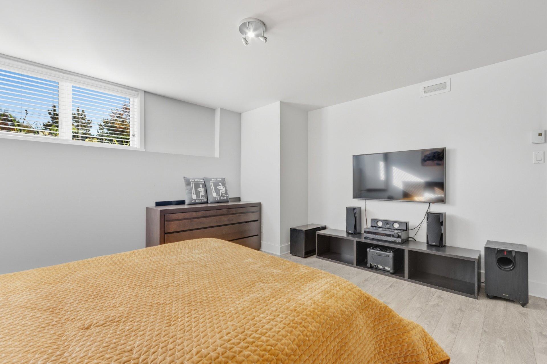 









11220


Rue de la Pierre-de-Lune

,
Mirabel,




QC
J7N0K4

