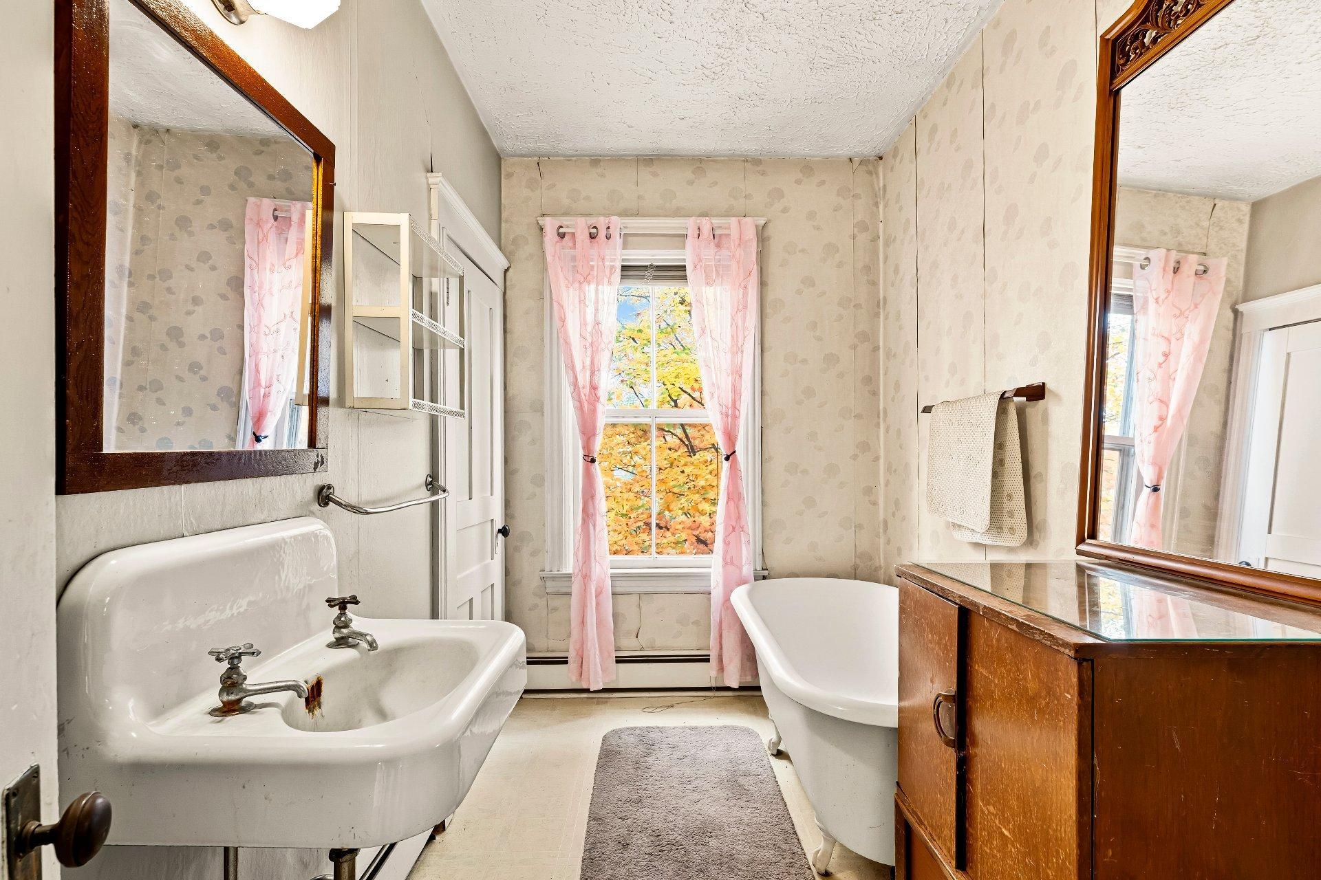 









3150


Ch. Bartlett

,
Cookshire-Eaton,







QC
J0B1M0

