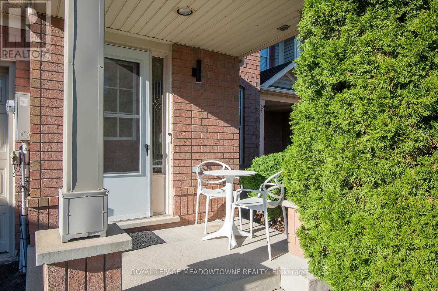












698 EDWARDS AVENUE

,
Milton,




Ontario
L9T6B4

