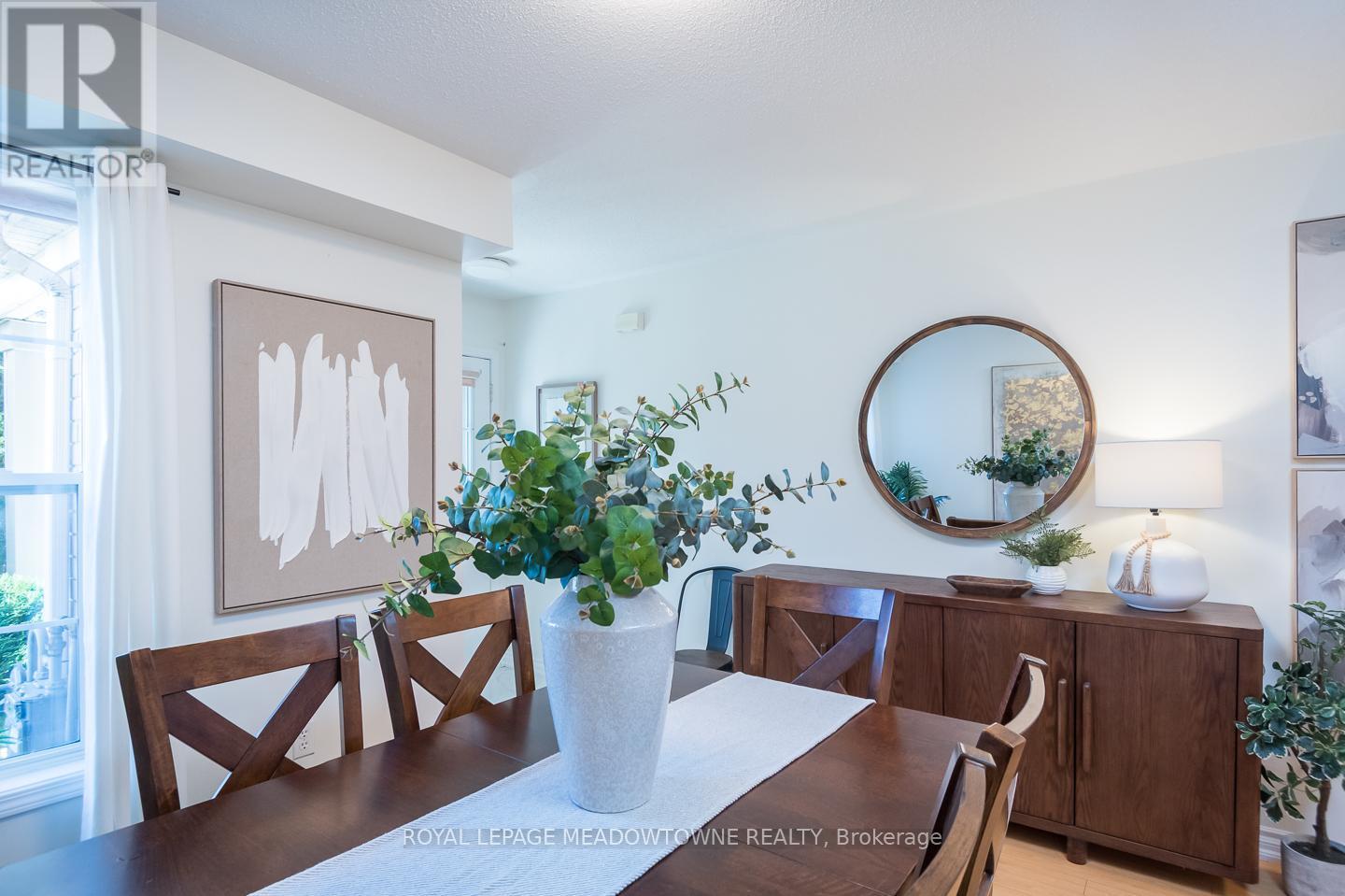 












698 EDWARDS AVENUE

,
Milton,




Ontario
L9T6B4

