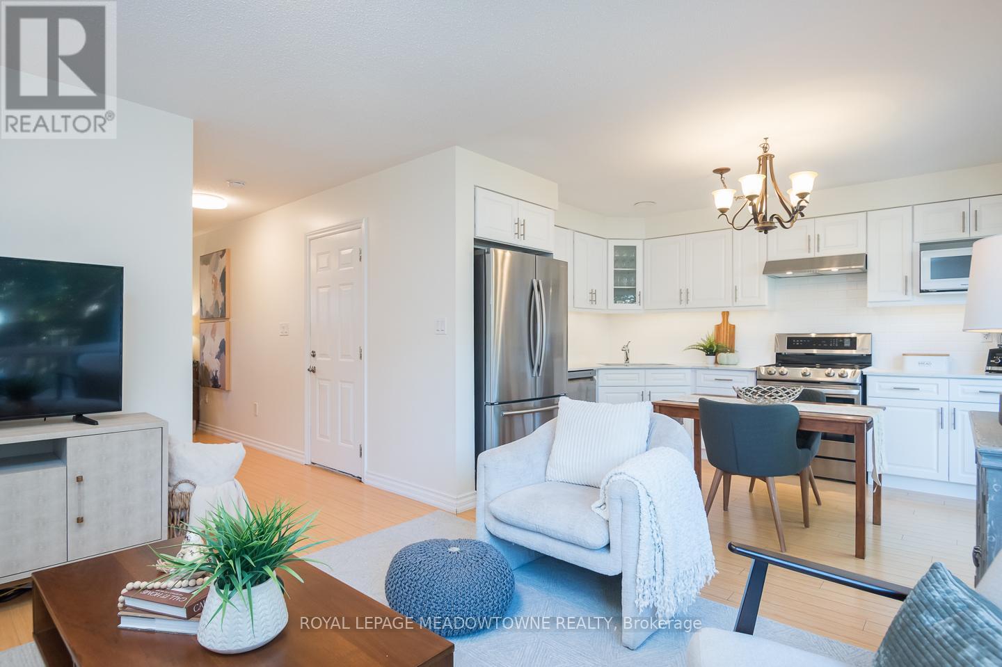 












698 EDWARDS AVENUE

,
Milton,




Ontario
L9T6B4

