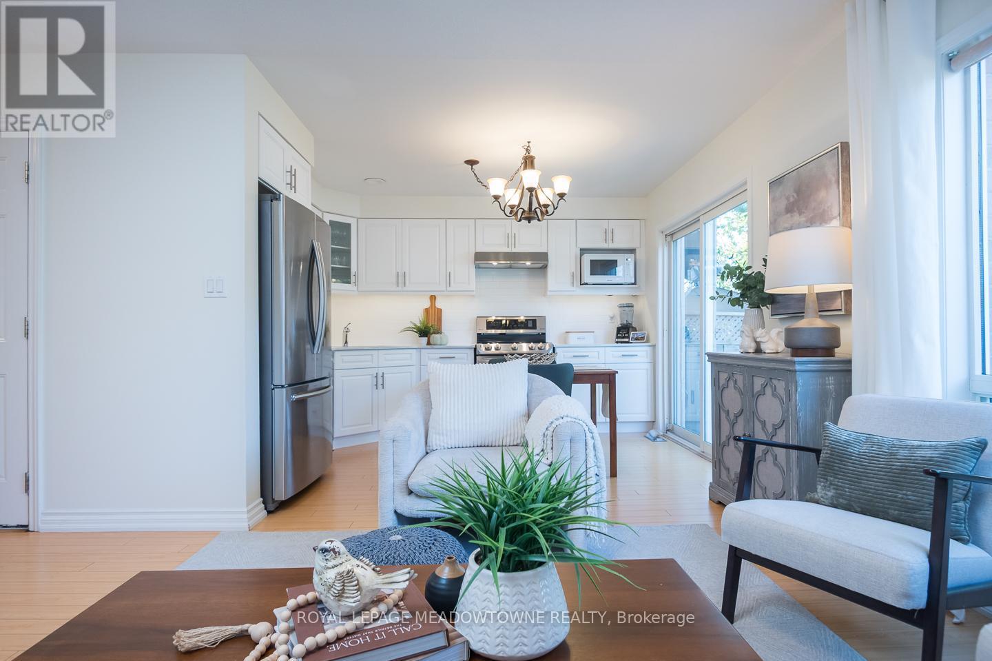 












698 EDWARDS AVENUE

,
Milton,




Ontario
L9T6B4

