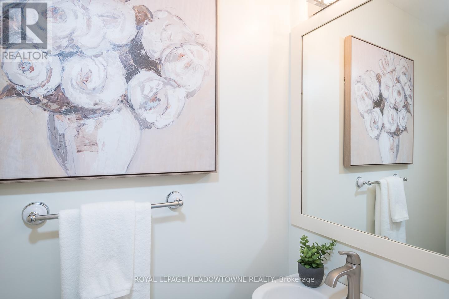 












698 EDWARDS AVENUE

,
Milton,




Ontario
L9T6B4


