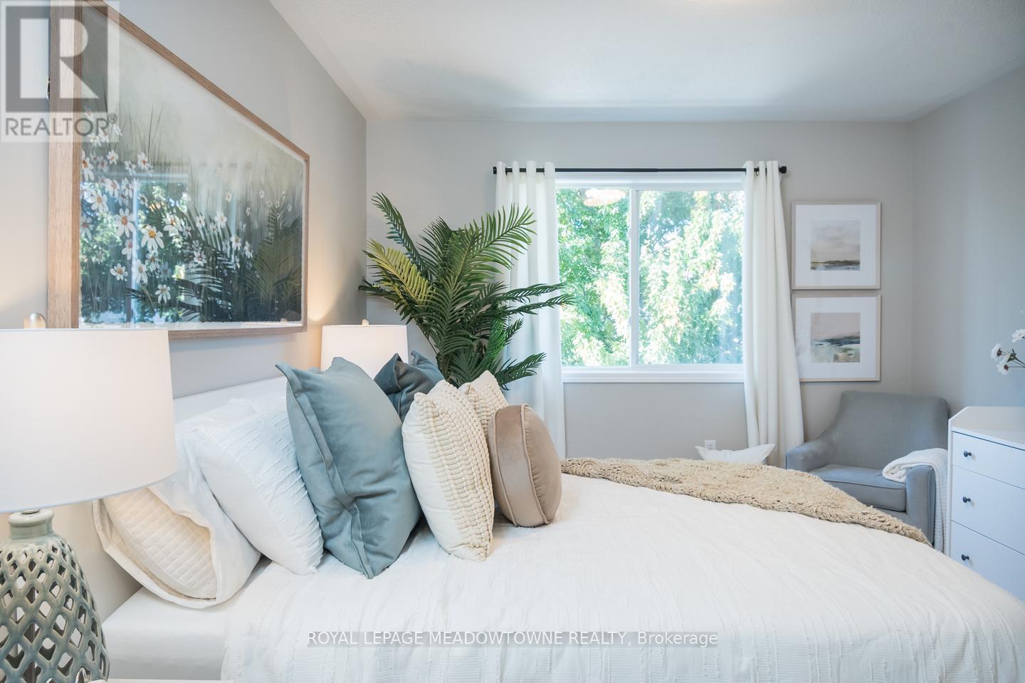 












698 EDWARDS AVENUE

,
Milton,




Ontario
L9T6B4

