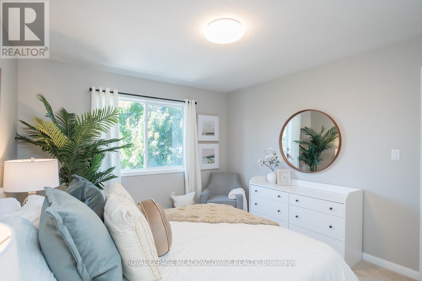 












698 EDWARDS AVENUE

,
Milton,




Ontario
L9T6B4

