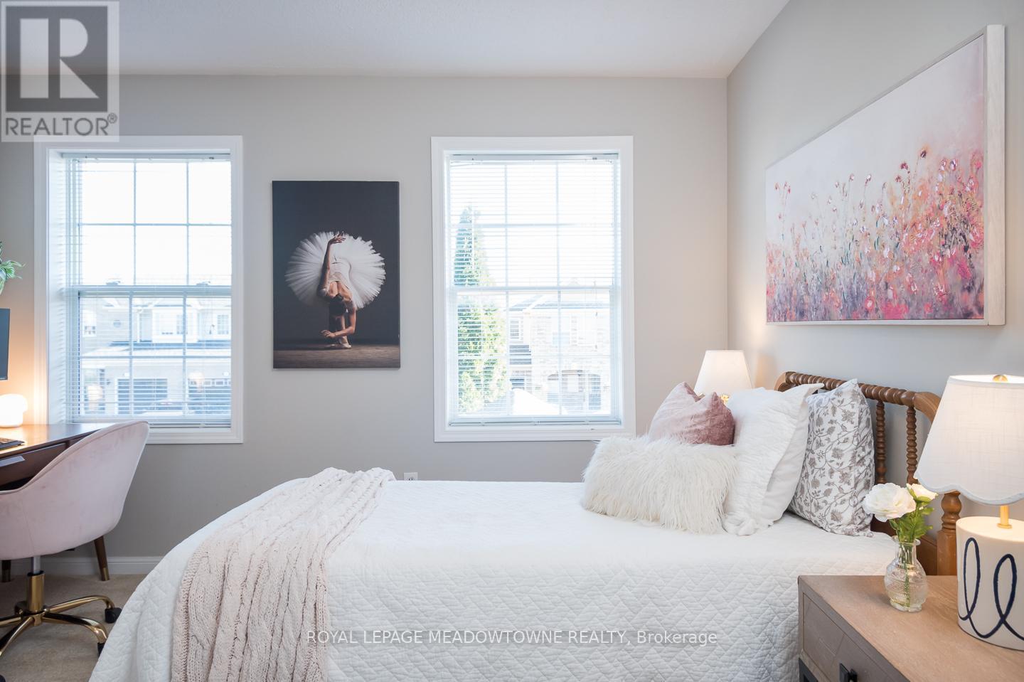 












698 EDWARDS AVENUE

,
Milton,




Ontario
L9T6B4

