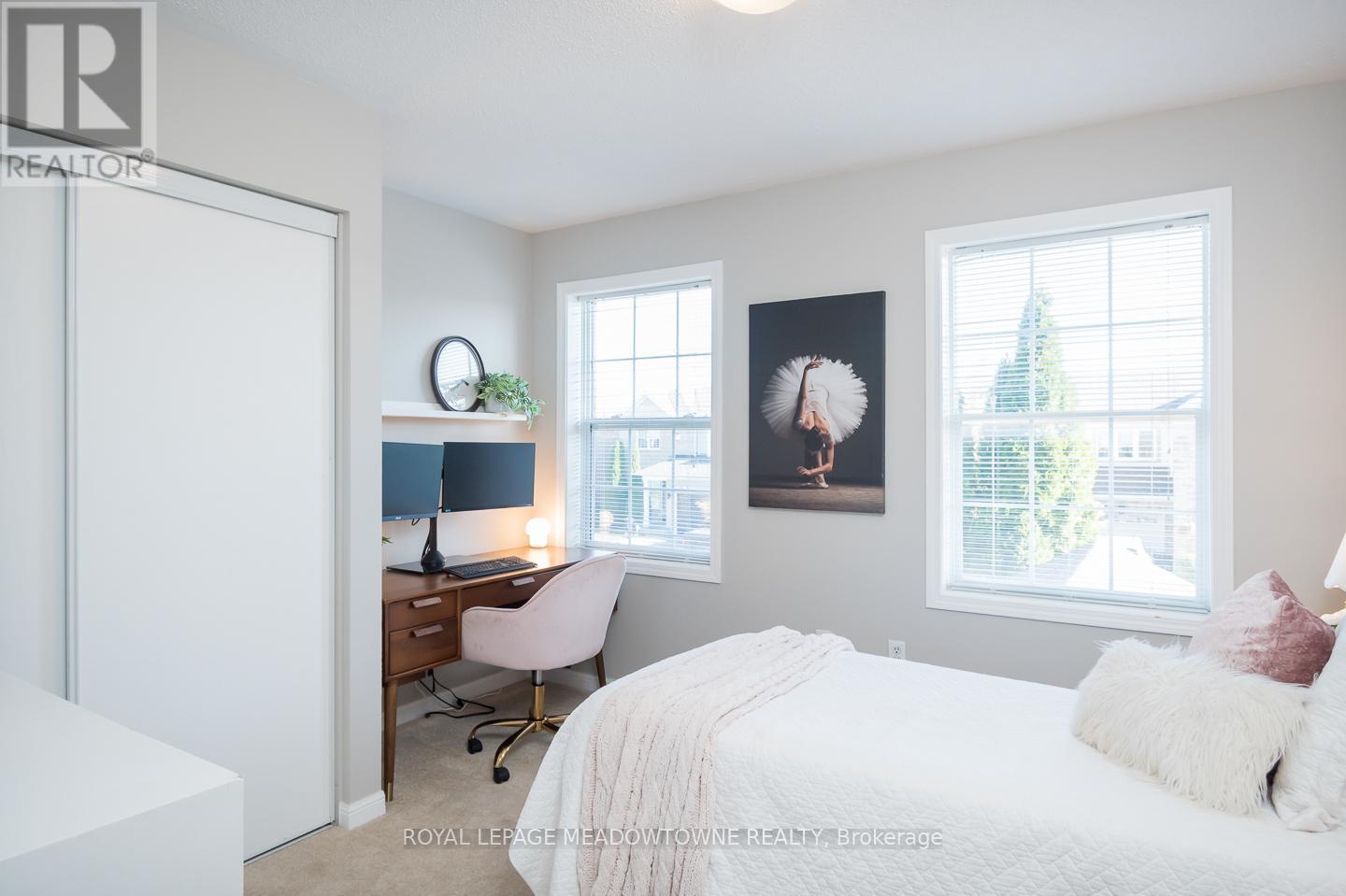 












698 EDWARDS AVENUE

,
Milton,




Ontario
L9T6B4


