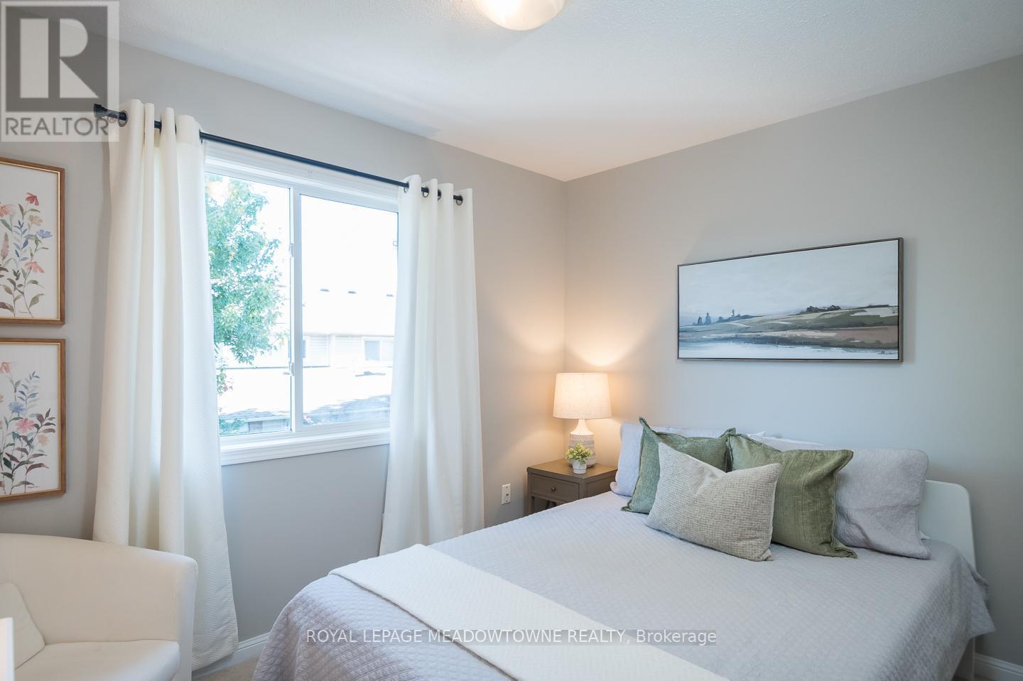












698 EDWARDS AVENUE

,
Milton,




Ontario
L9T6B4

