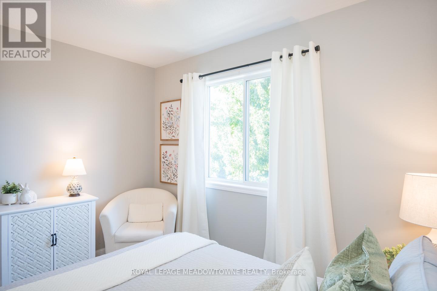 












698 EDWARDS AVENUE

,
Milton,




Ontario
L9T6B4

