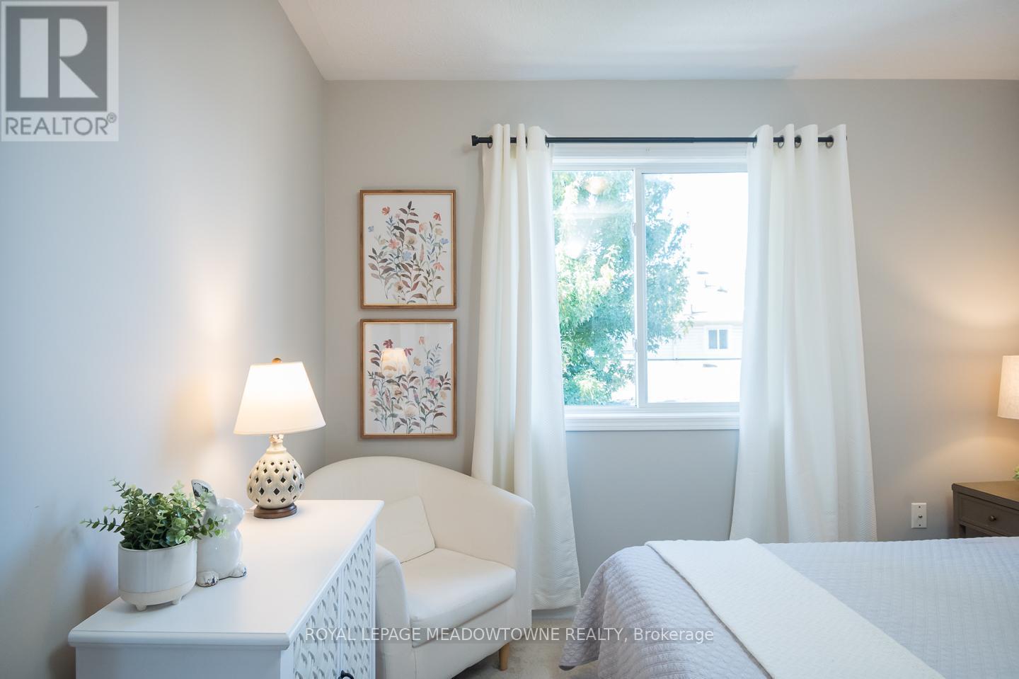 












698 EDWARDS AVENUE

,
Milton,




Ontario
L9T6B4

