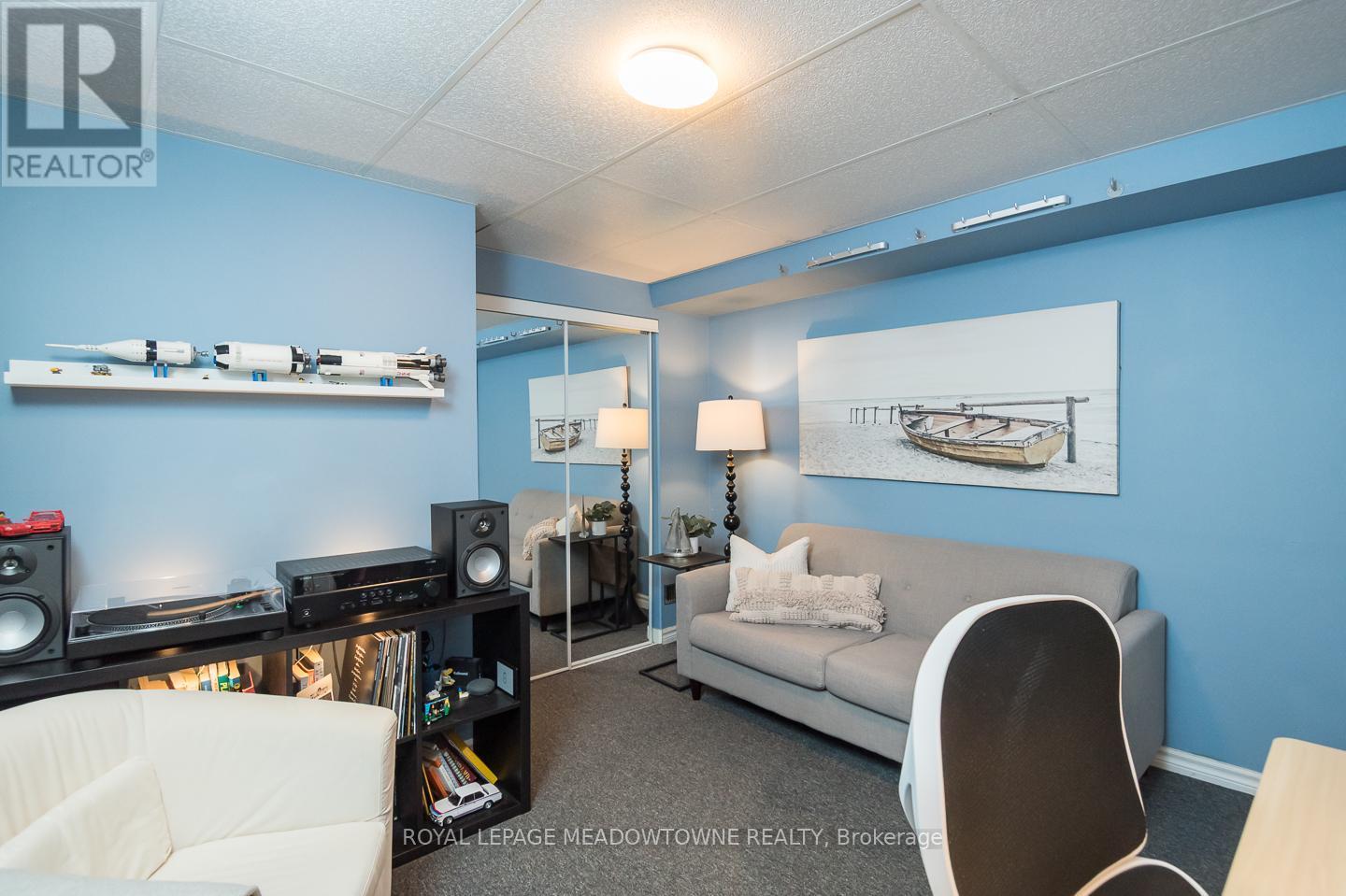 












698 EDWARDS AVENUE

,
Milton,




Ontario
L9T6B4

