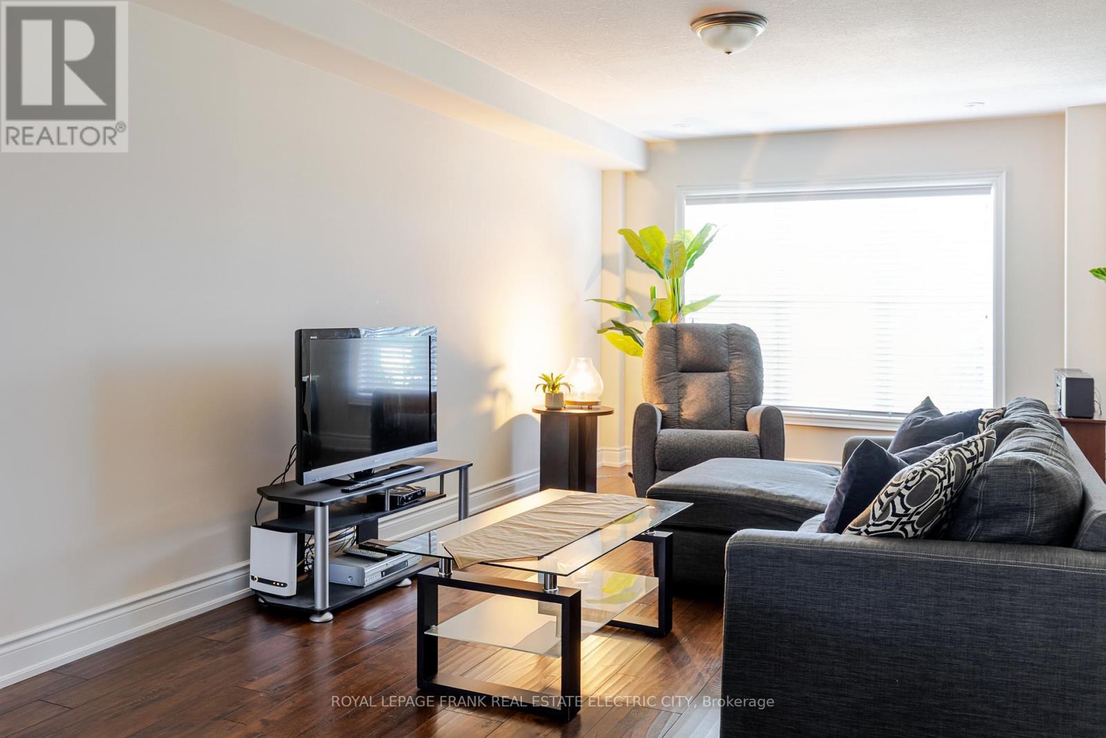 












849 BROADWAY BOULEVARD

,
Peterborough (Northcrest Ward 5),




Ontario
K9H0J1

