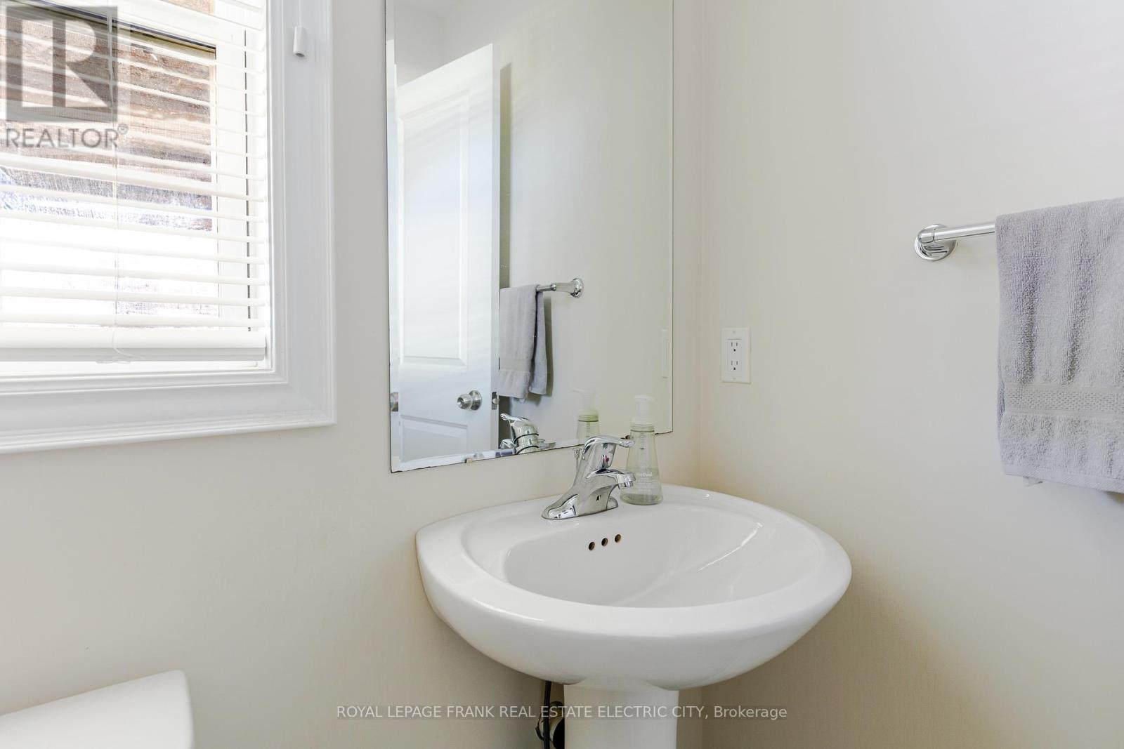 












849 BROADWAY BOULEVARD

,
Peterborough (Northcrest Ward 5),




Ontario
K9H0J1

