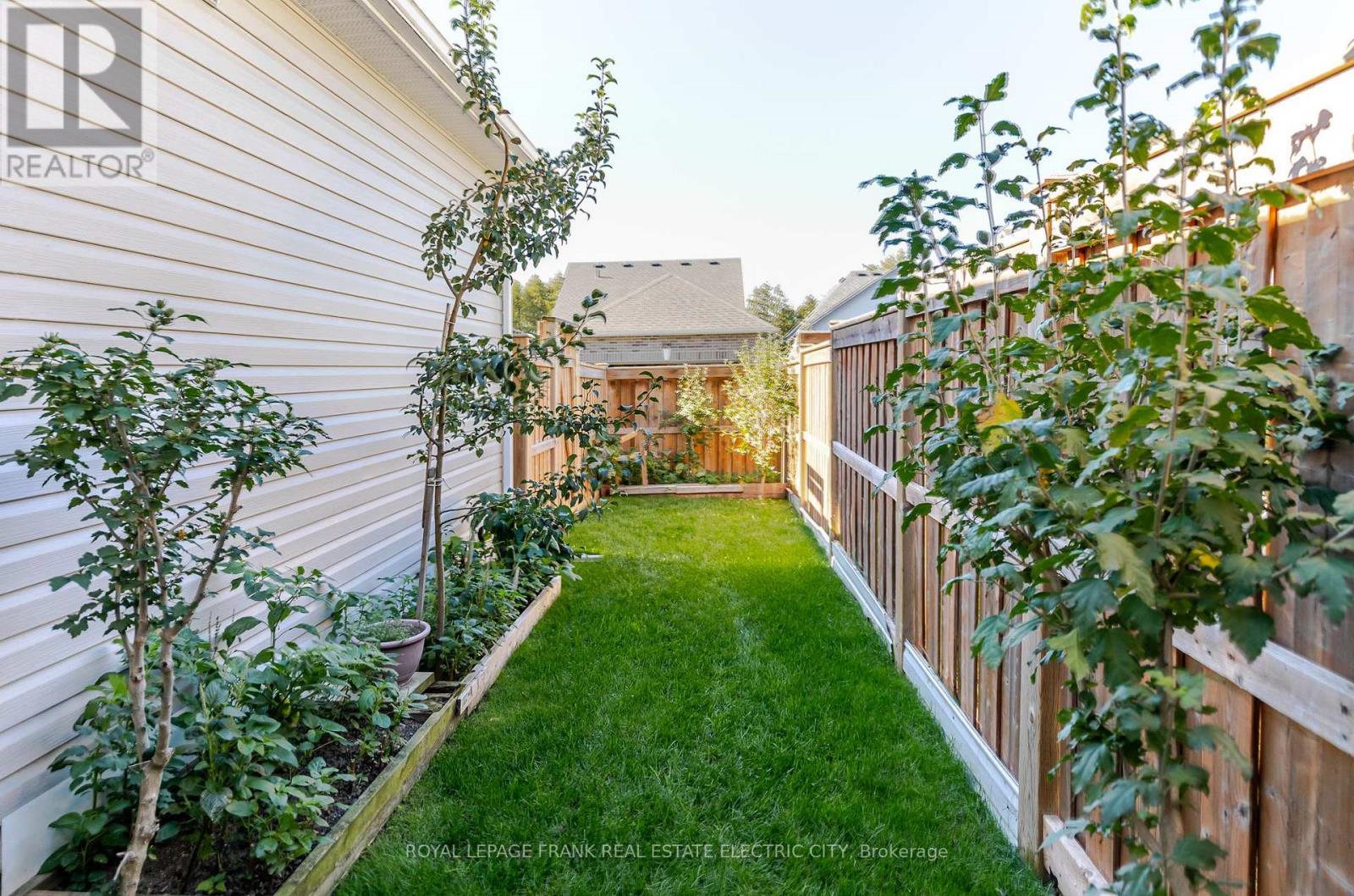 












849 BROADWAY BOULEVARD

,
Peterborough (Northcrest Ward 5),




Ontario
K9H0J1

