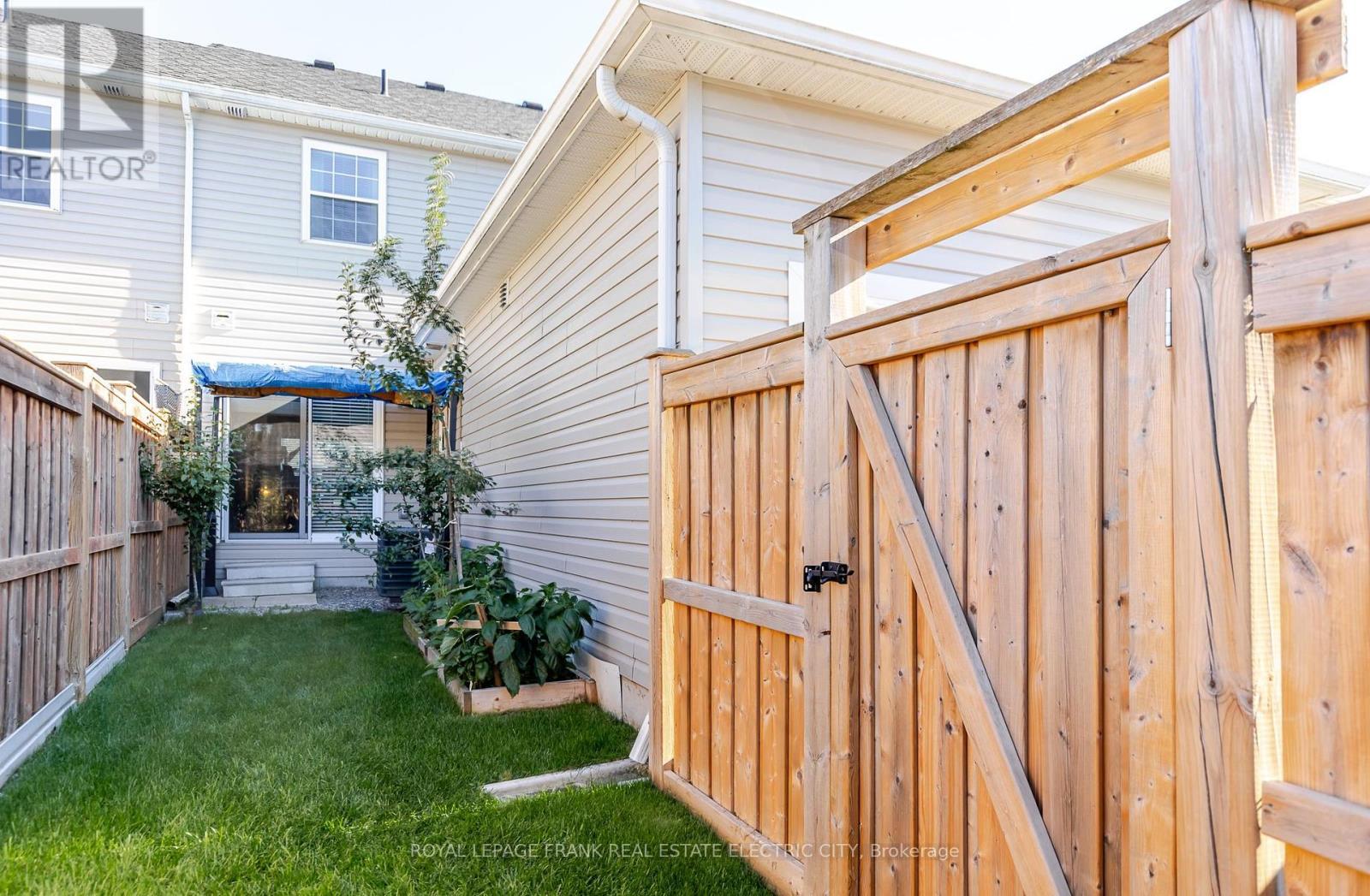 












849 BROADWAY BOULEVARD

,
Peterborough (Northcrest Ward 5),




Ontario
K9H0J1

