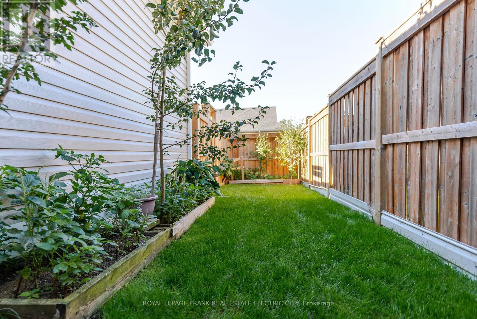 












849 BROADWAY BOULEVARD

,
Peterborough (Northcrest Ward 5),




Ontario
K9H0J1

