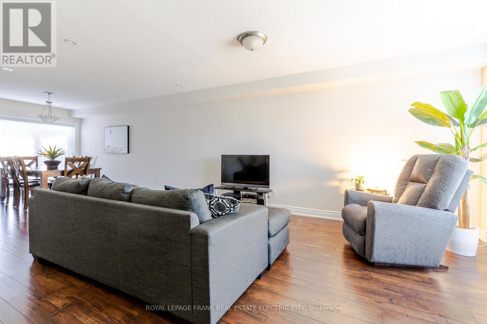 












849 BROADWAY BOULEVARD

,
Peterborough (Northcrest Ward 5),




Ontario
K9H0J1

