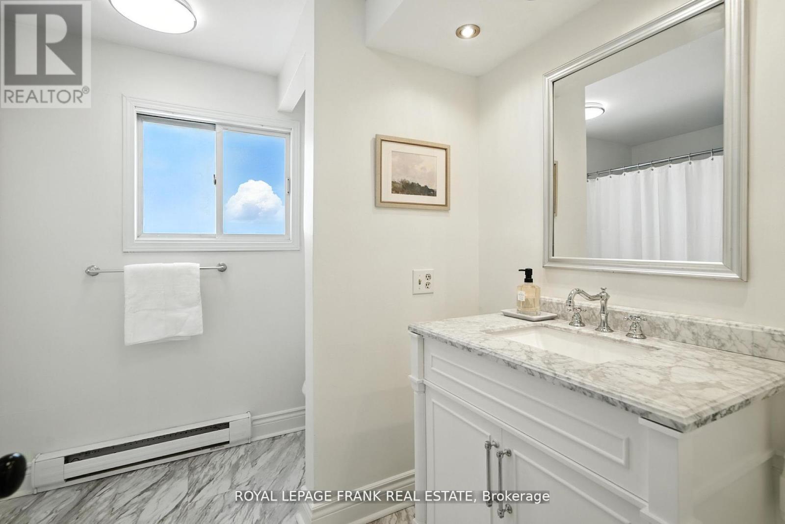 












41 SUSSEX STREET N

,
Kawartha Lakes (Lindsay),




Ontario
K9V4H6


