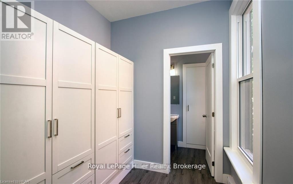 












86 SHAKESPEARE STREET

,
Stratford,




Ontario
N5A3W4

