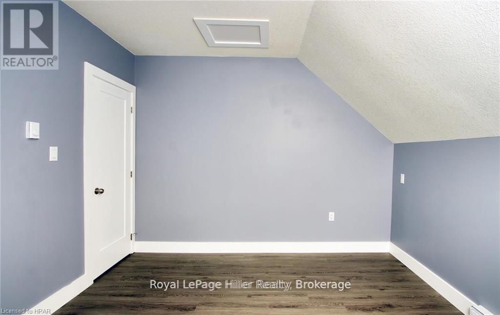 












86 SHAKESPEARE STREET

,
Stratford,




Ontario
N5A3W4

