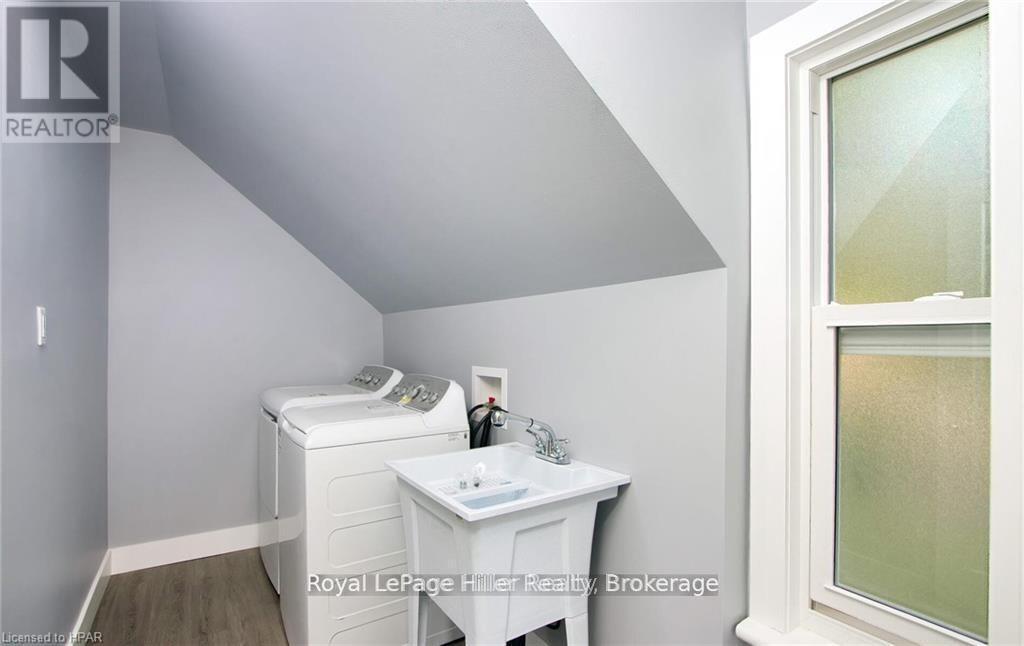 












86 SHAKESPEARE STREET

,
Stratford,




Ontario
N5A3W4

