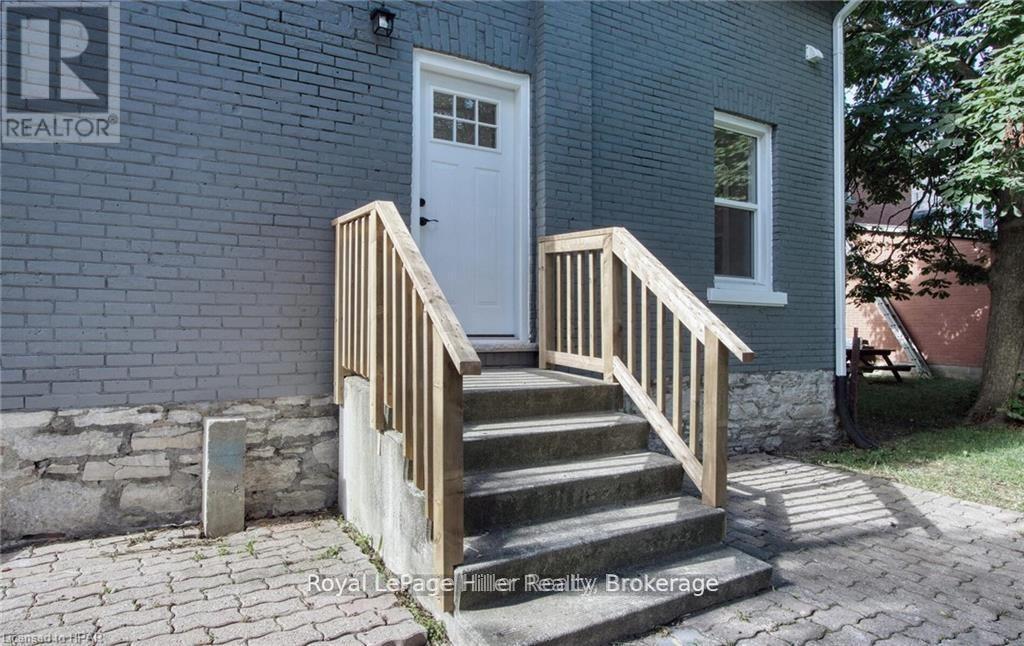 












86 SHAKESPEARE STREET

,
Stratford,




Ontario
N5A3W4

