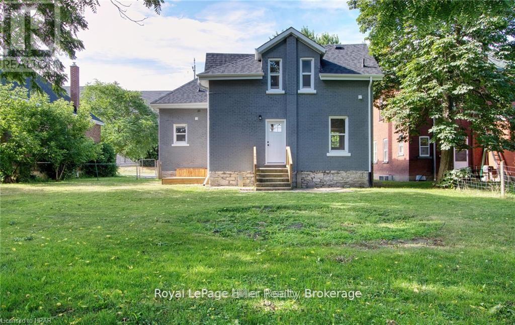 












86 SHAKESPEARE STREET

,
Stratford,




Ontario
N5A3W4

