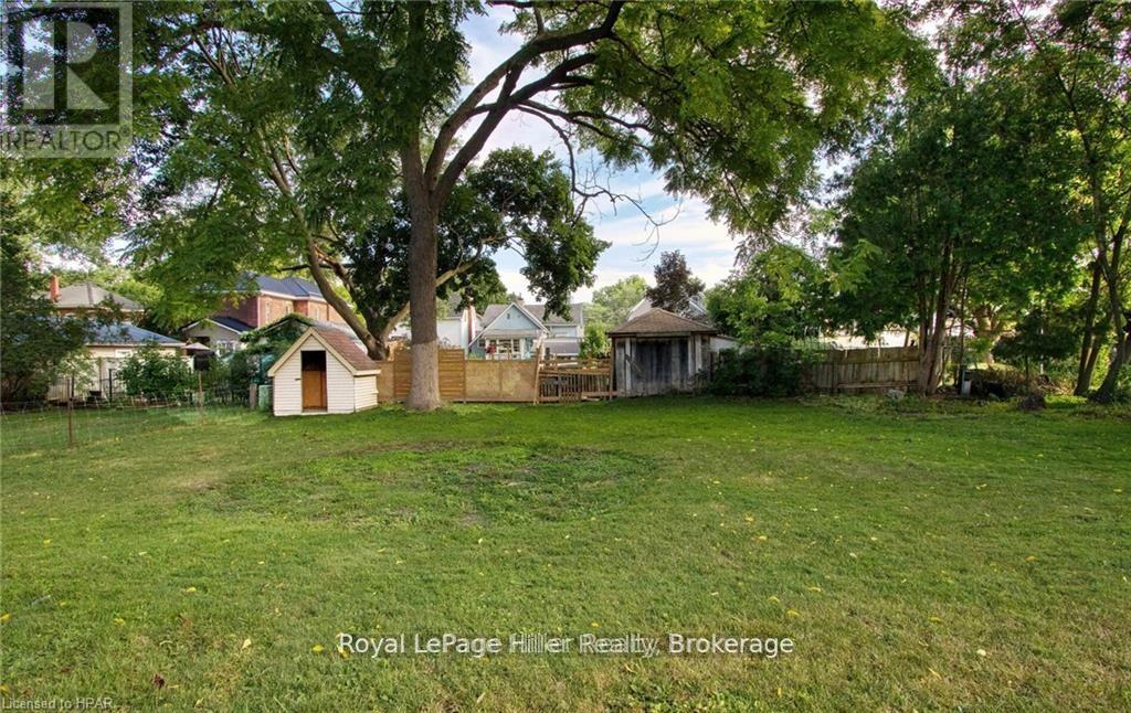 












86 SHAKESPEARE STREET

,
Stratford,




Ontario
N5A3W4

