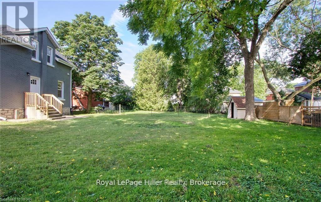 












86 SHAKESPEARE STREET

,
Stratford,




Ontario
N5A3W4

