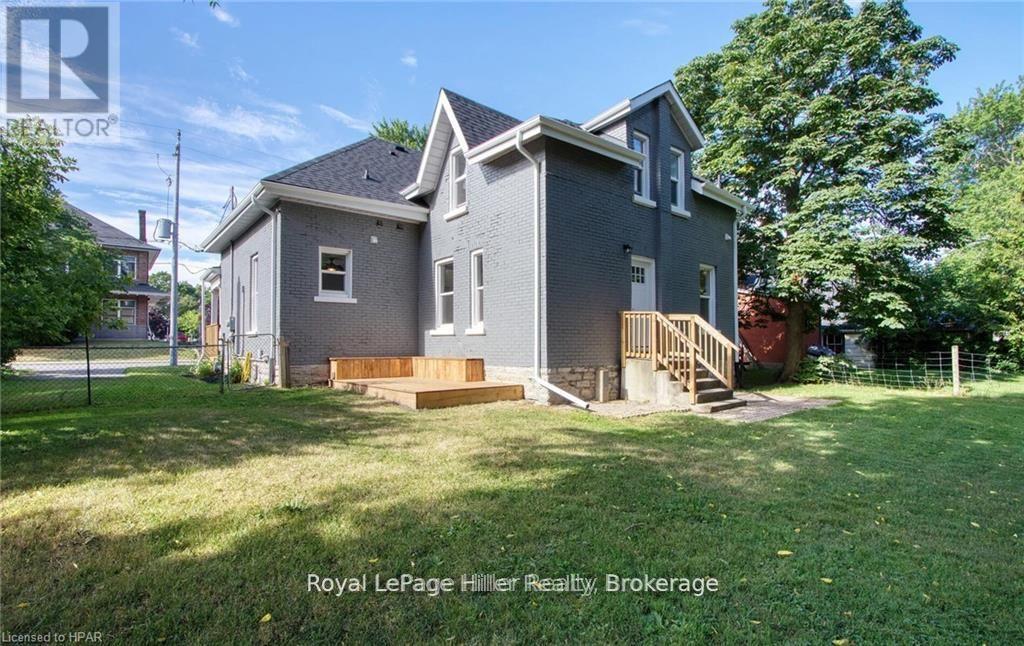 












86 SHAKESPEARE STREET

,
Stratford,




Ontario
N5A3W4

