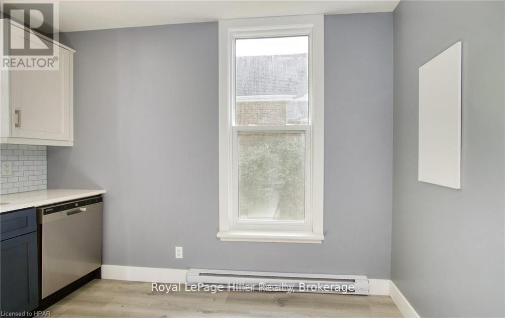 












86 SHAKESPEARE STREET

,
Stratford,




Ontario
N5A3W4

