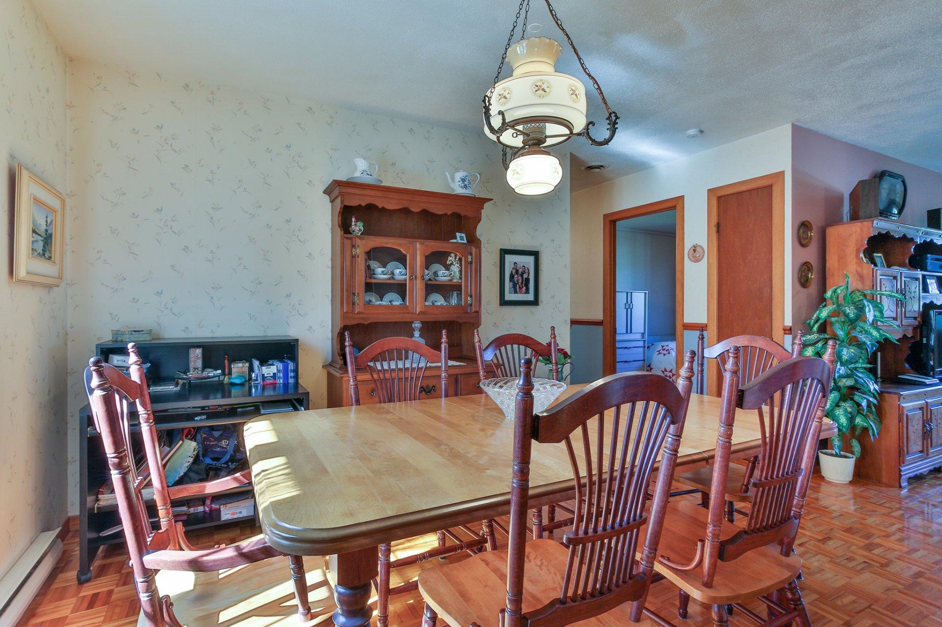 









16


Rue Blanche

,
Saint-Jean-sur-Richelieu,




QC
J2X5N1

