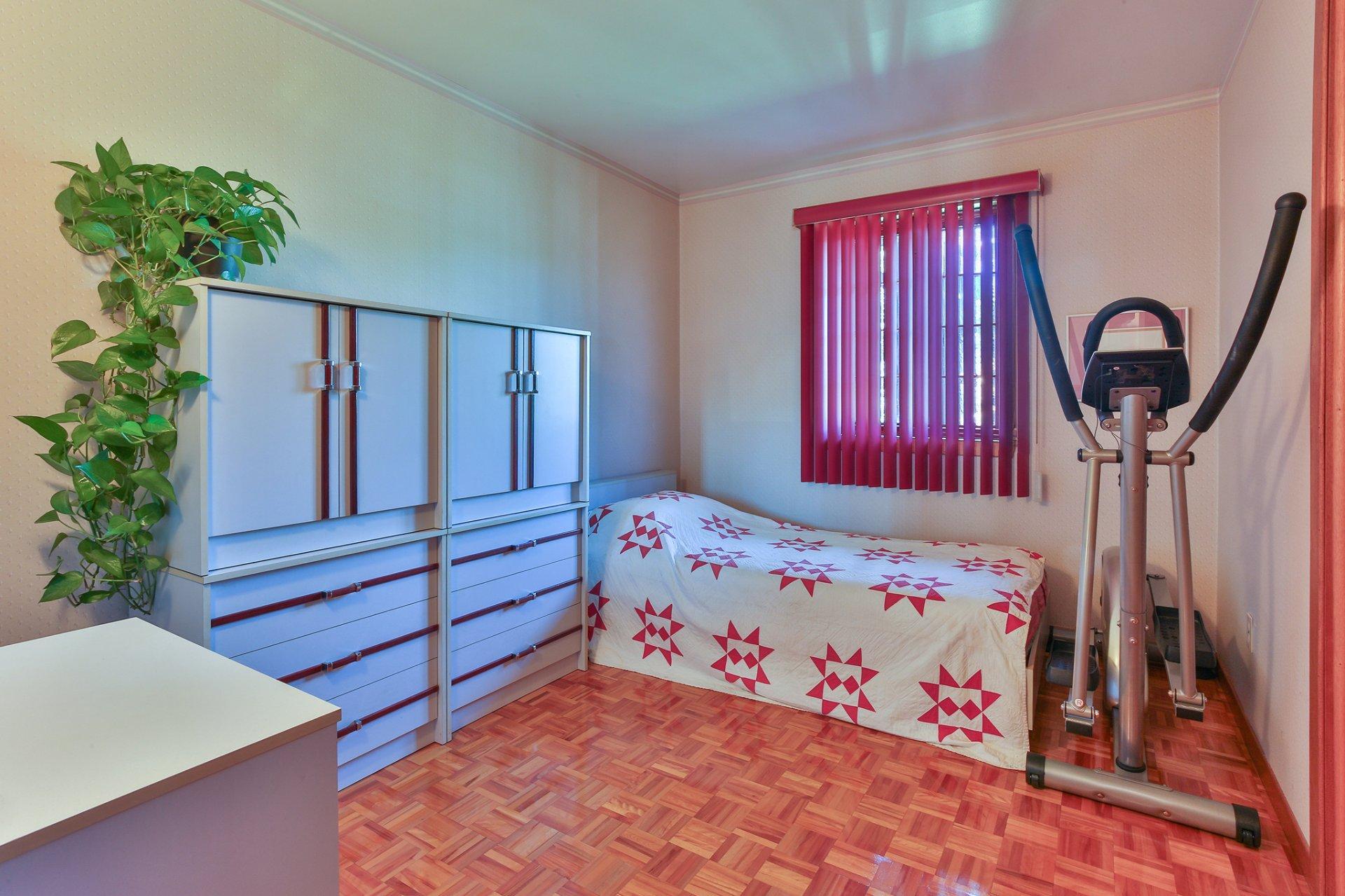 









16


Rue Blanche

,
Saint-Jean-sur-Richelieu,




QC
J2X5N1

