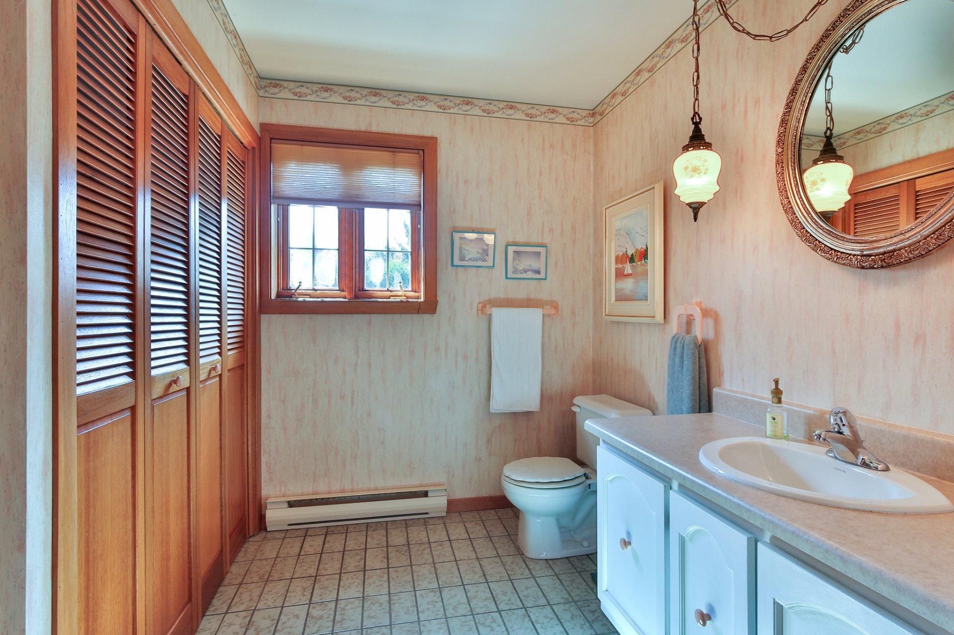 









16


Rue Blanche

,
Saint-Jean-sur-Richelieu,




QC
J2X5N1

