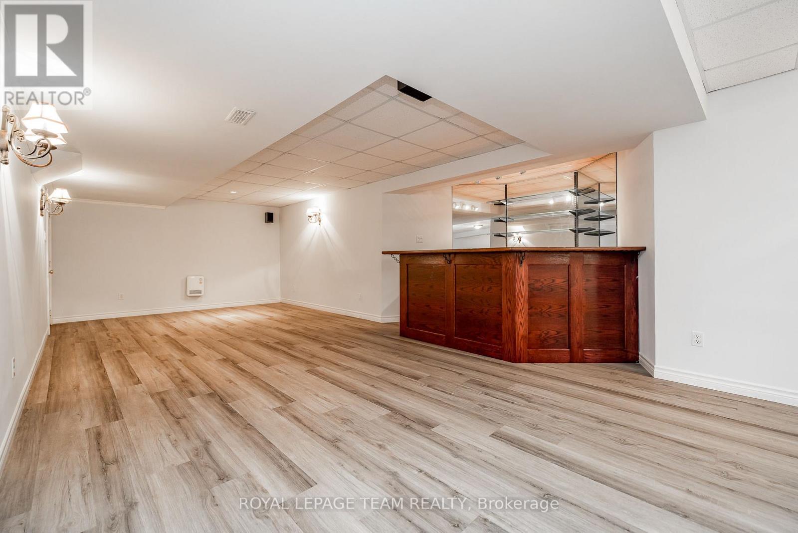 












38 MARCHVALE DRIVE

,
Ottawa,




Ontario
K2W1C2

