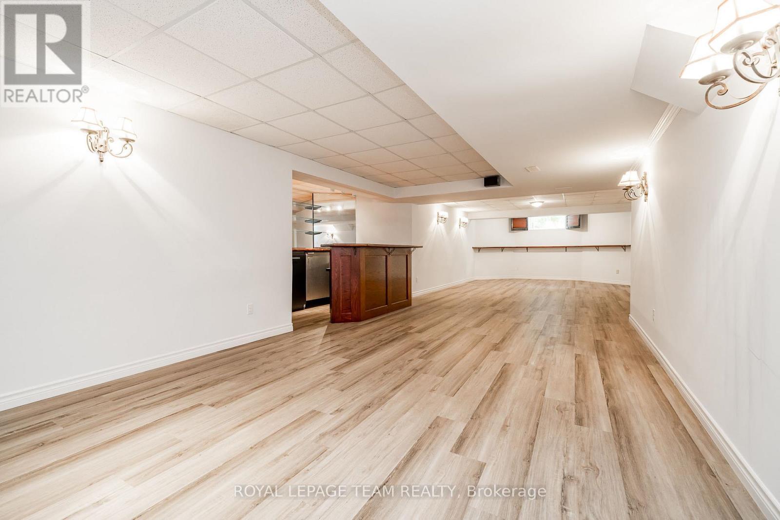 












38 MARCHVALE DRIVE

,
Ottawa,




Ontario
K2W1C2

