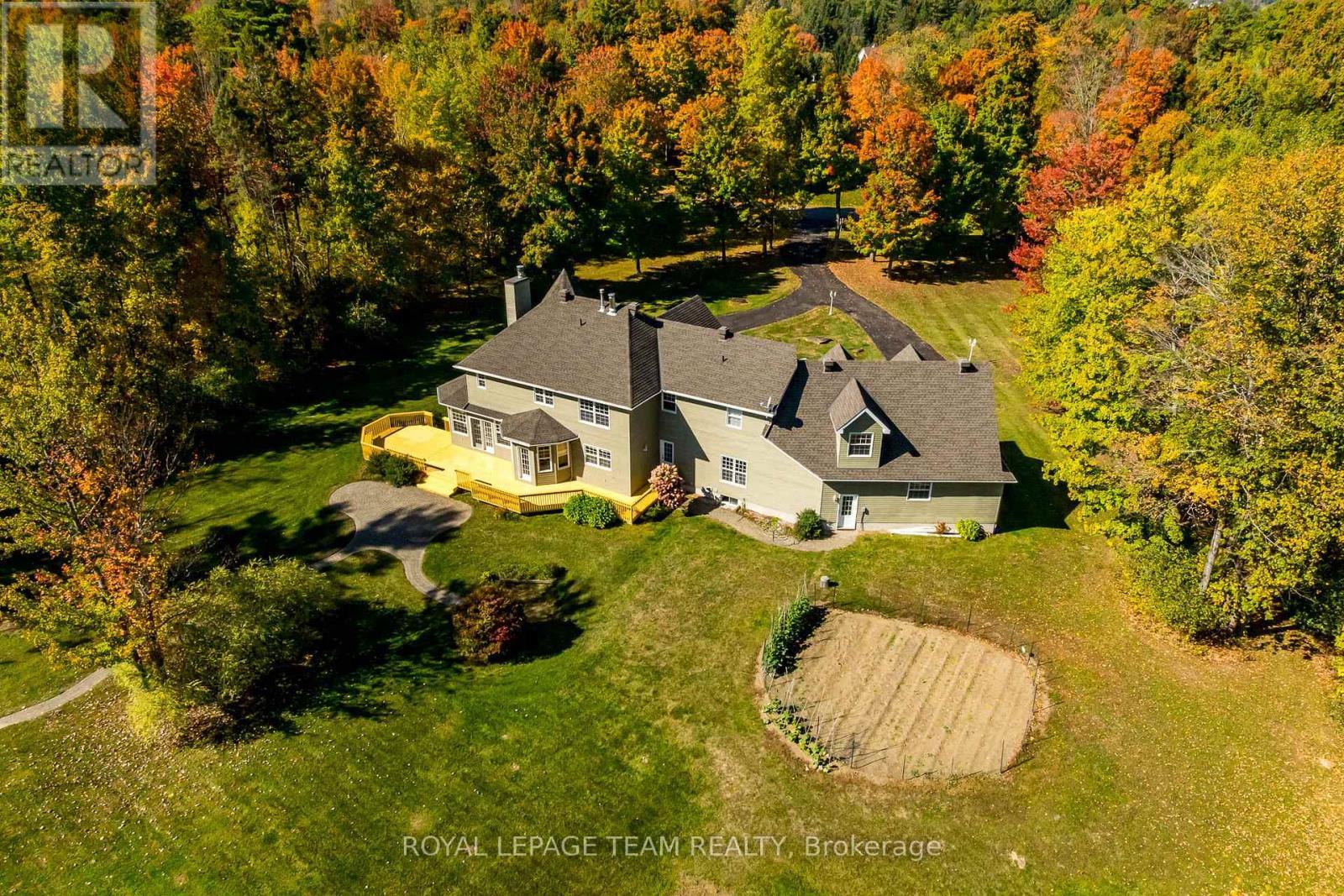 












38 MARCHVALE DRIVE

,
Ottawa,




Ontario
K2W1C2

