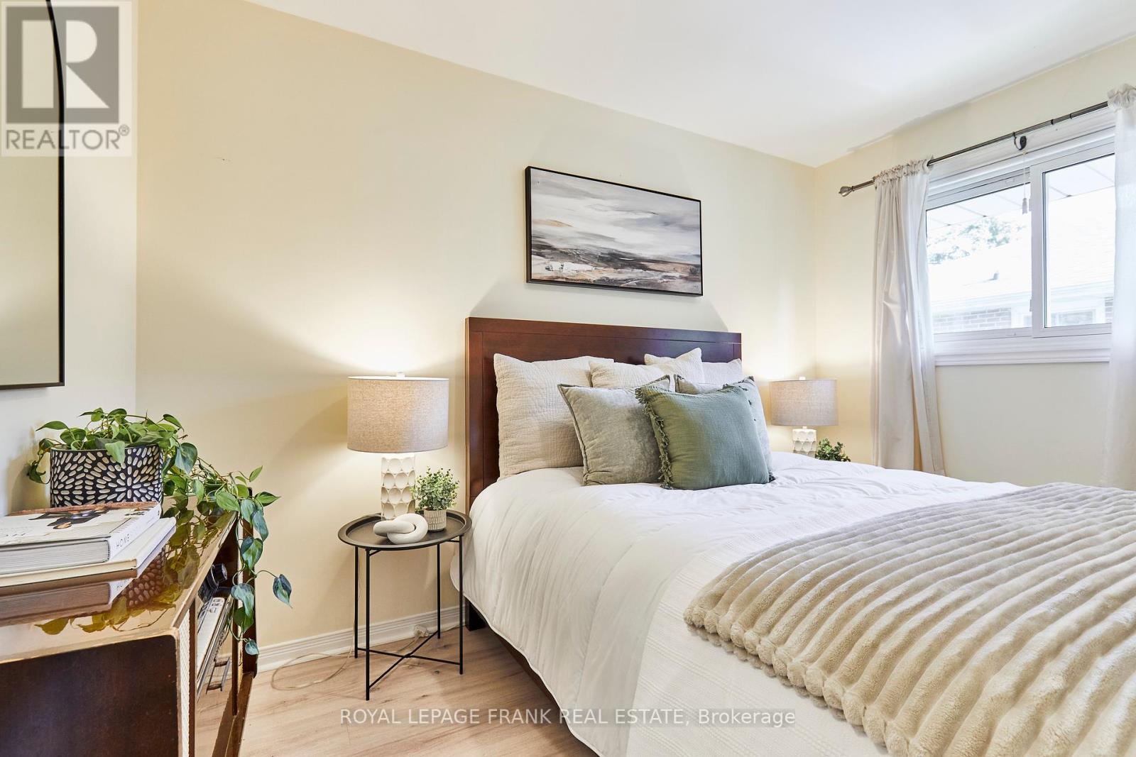 












432 PARK ROAD N

,
Oshawa (McLaughlin),




Ontario
L1J4M5

