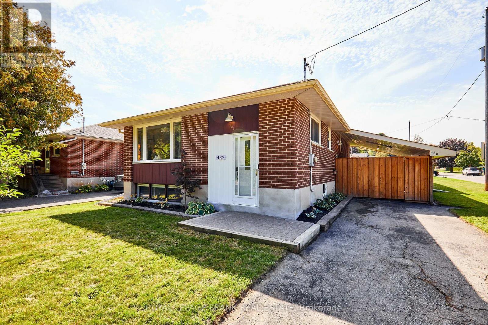 












432 PARK ROAD N

,
Oshawa (McLaughlin),




Ontario
L1J4M5

