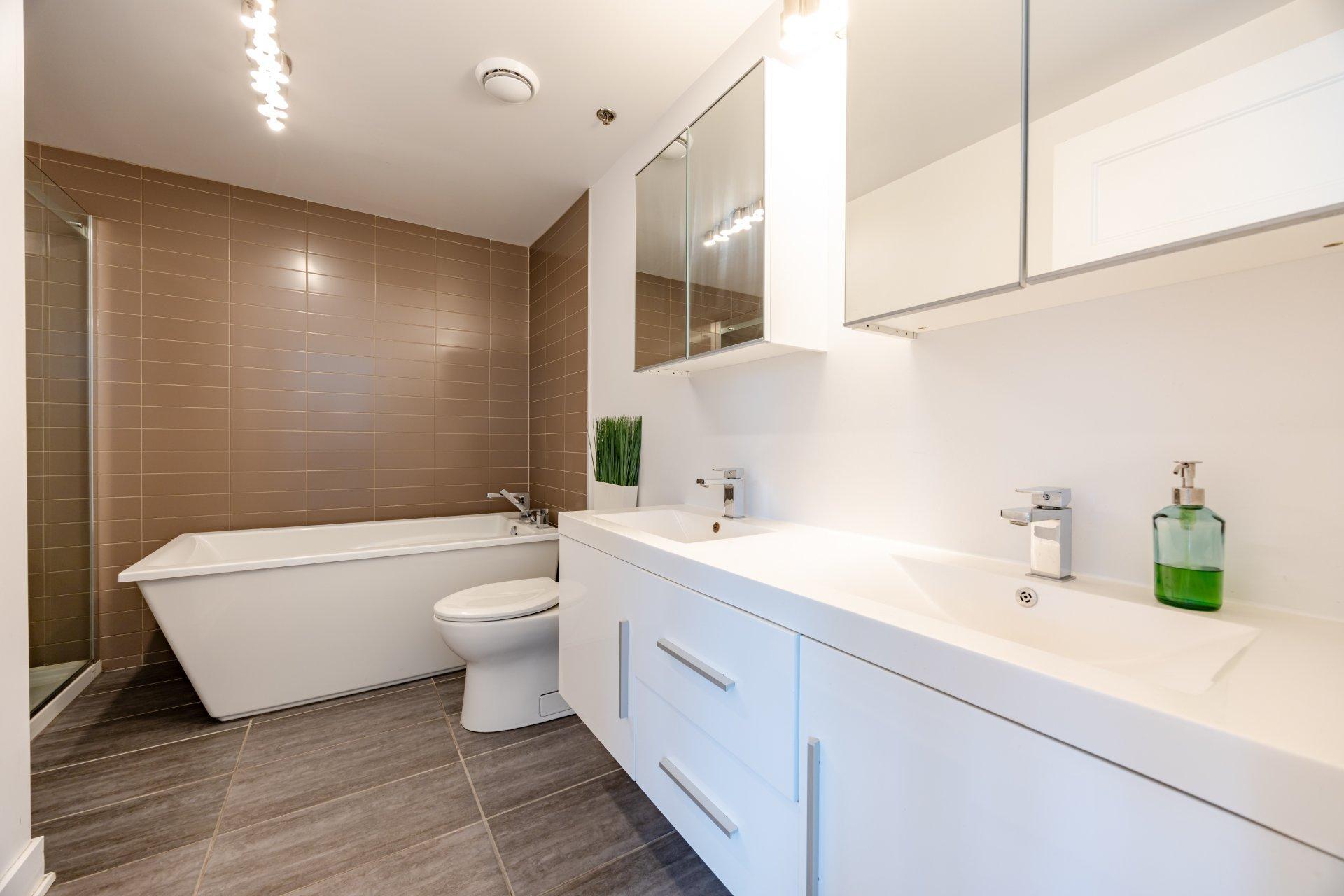 









190


Rue Murray

, 916,
Montréal (Le Sud-Ouest),




QC
H3C2C7

