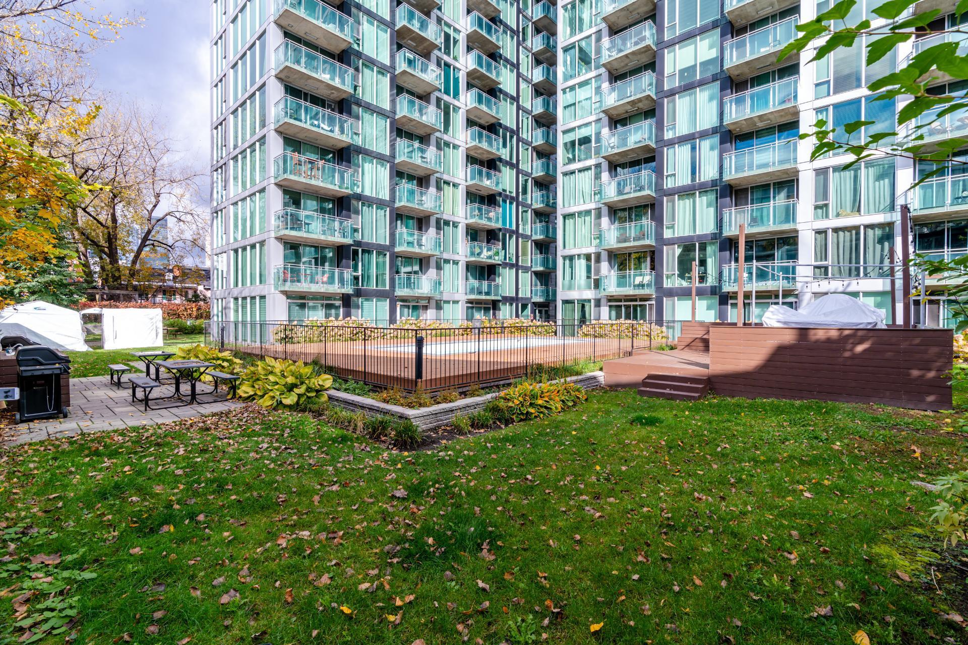 









190


Rue Murray

, 916,
Montréal (Le Sud-Ouest),




QC
H3C2C7

