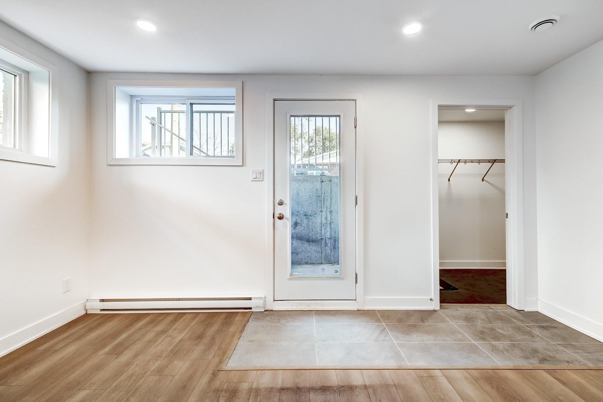 









1715


Av. des Pins

,
Longueuil (Le Vieux-Longueuil),




QC
J4P3K8

