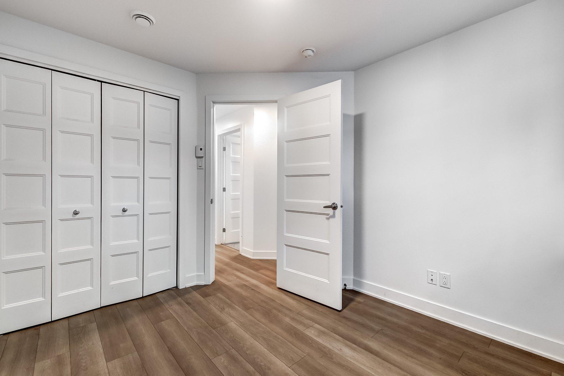 









1715


Av. des Pins

,
Longueuil (Le Vieux-Longueuil),




QC
J4P3K8

