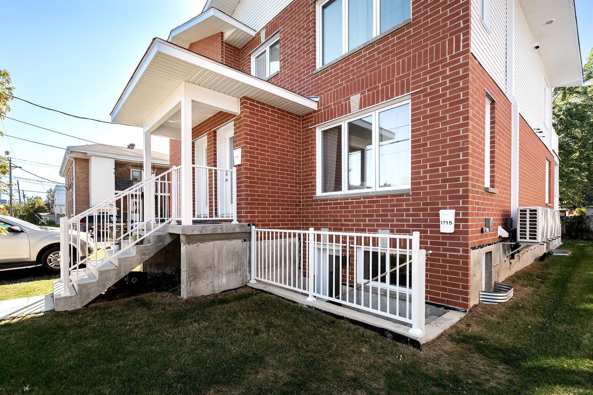 









1715


Av. des Pins

,
Longueuil (Le Vieux-Longueuil),




QC
J4P3K8

