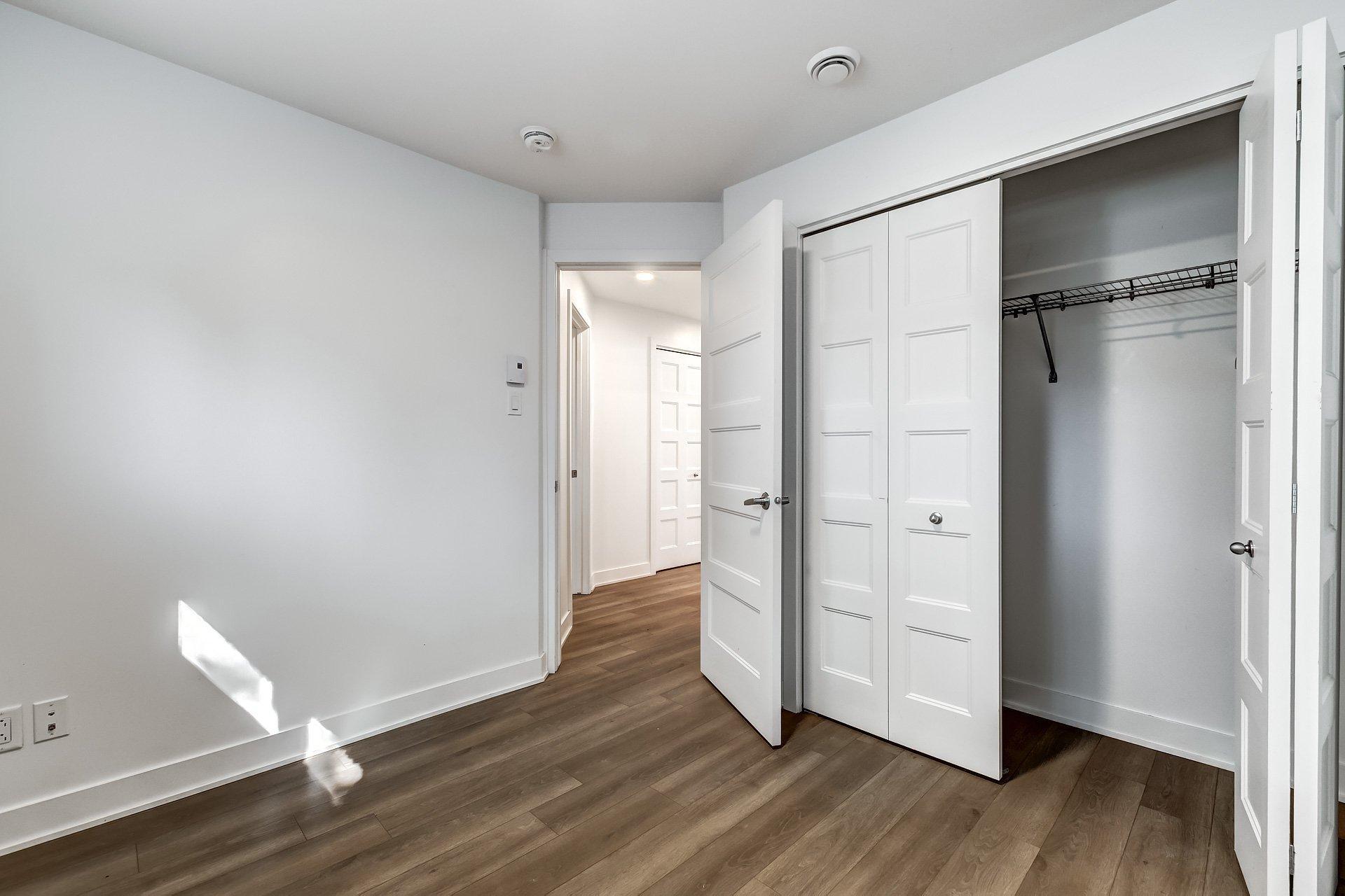









1715


Av. des Pins

,
Longueuil (Le Vieux-Longueuil),




QC
J4P3K8

