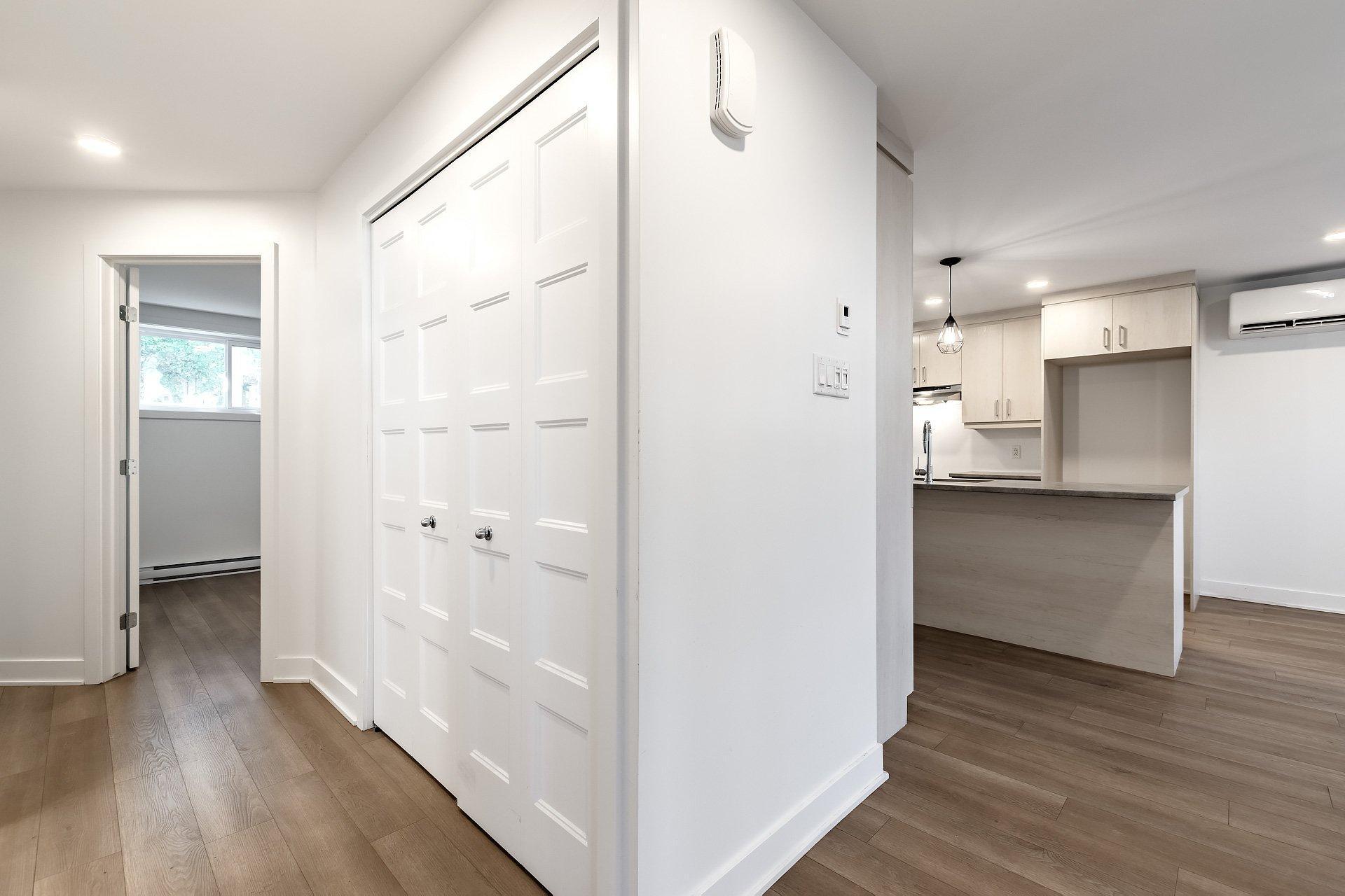









1715


Av. des Pins

,
Longueuil (Le Vieux-Longueuil),




QC
J4P3K8

